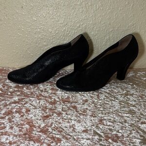 BeautiFeel Black Textured Dress Pumps